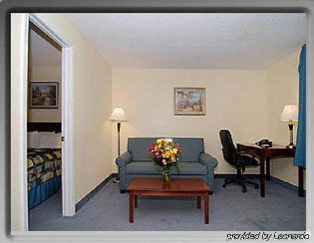 Tower Inn And Suites Of Guilford / Madison 객실 사진