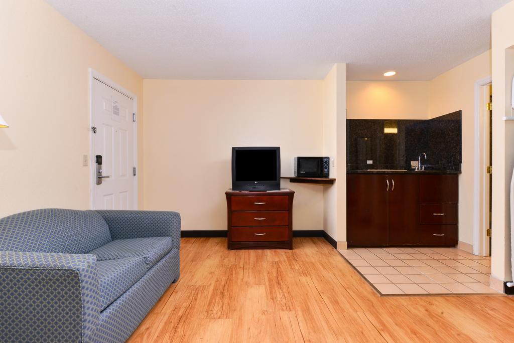 Tower Inn And Suites Of Guilford / Madison 외부 사진