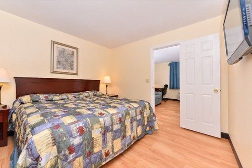 Tower Inn And Suites Of Guilford / Madison 외부 사진