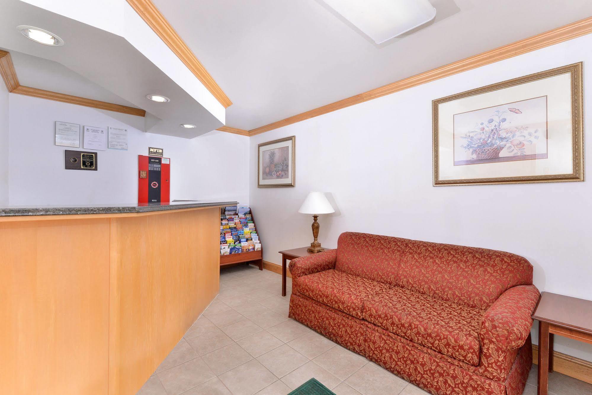 Tower Inn And Suites Of Guilford / Madison 외부 사진