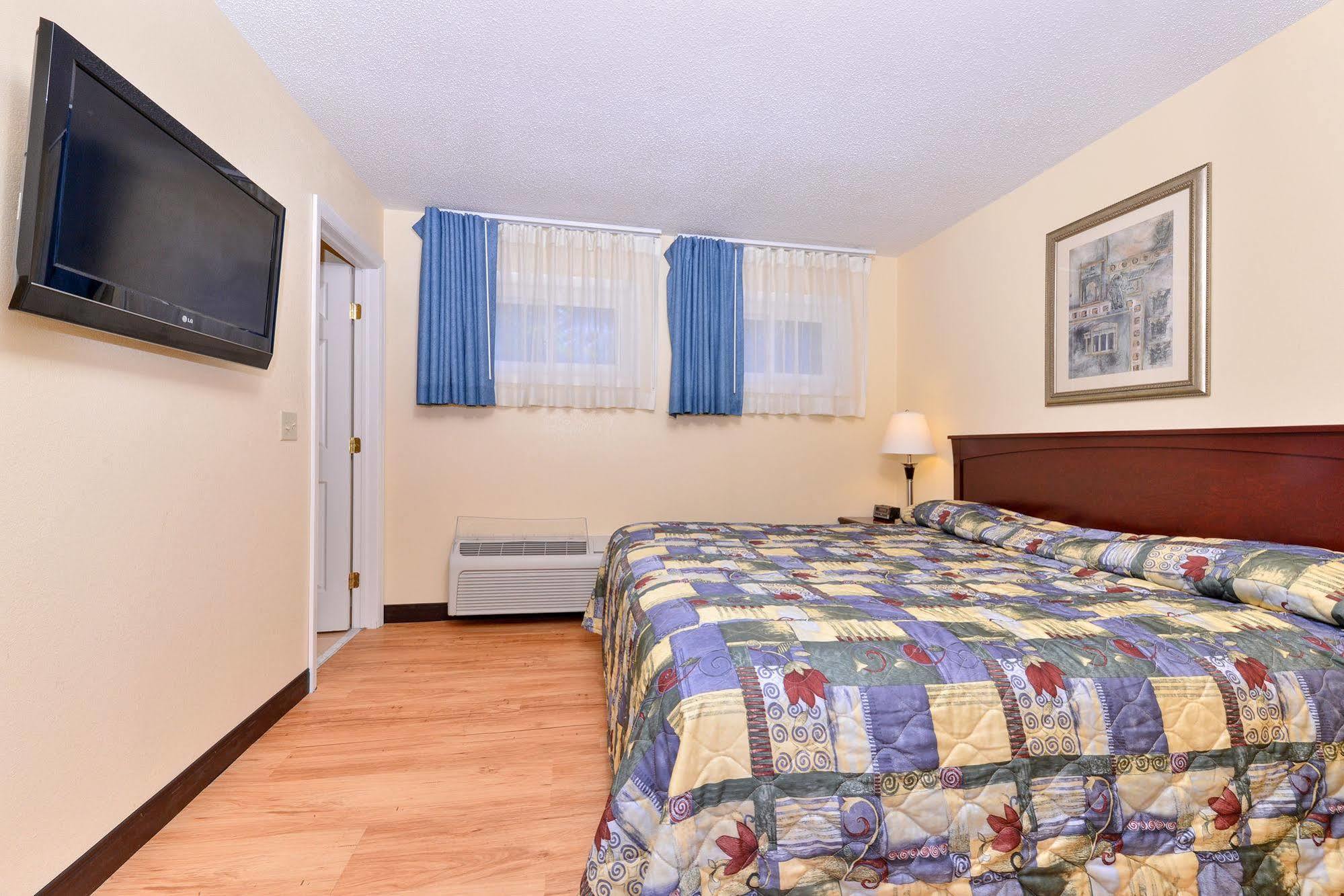 Tower Inn And Suites Of Guilford / Madison 외부 사진